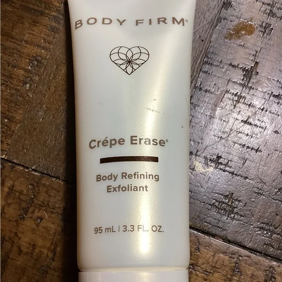 Body Firm Crêpe Eraser Exfoliant Set - White